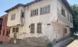 Eskişehir'deki o metruk ev endişe yaratıyor!