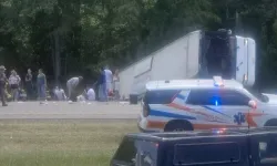 New York otoyolunda tur otobüsü devrildi: 5 ölü