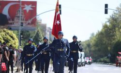 Zafer coşkusu görkemli törenle kutlandı