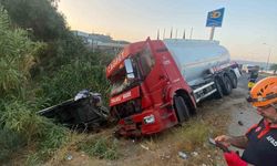 Akaryakıt tankeri ile minibüs çarpıştı: 4 yaralı