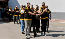Haraç isteyen çeteye operasyon: 12 silah ile 54 bin hap ele geçirildi