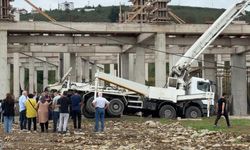 İnşaatta beton mikseri devrildi: 1 ölü