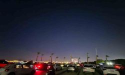 İzmir’de arabada film keyfi