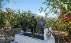 Jandarma şehit ailesini ve kabrini ziyaret etti