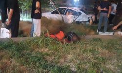 Otomobil Millet Bahçesi’ne girdi: 5 yaralı