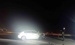 Otomobil traktörün römorkuna çarptı: 2 yaralı