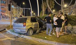 Otomobille hafif ticari araç çarpıştı: 2 yaralı