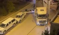 Park halindeki otomobile çarpıp kaçtı