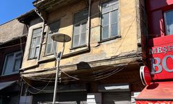 Tehlikeli bina tedirgin ediyor