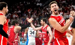 12 Dev Adam'dan muhteşem zafer.. Finaldeyiz