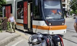 Eskişehir'de motosikletle tramvay çarpıştı!