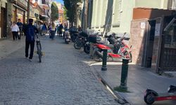 Motosikletler yürüyüş yolunu işgal ediyor