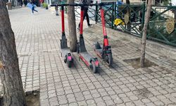 Elektrikli scooter sorunu büyüyor: Yayalar yürüyemez hale geldi