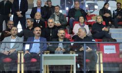 Vali Aksoy, Türkiye Hentbol Erkekler Süper Lig maçını tribünden takip etti