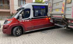 Eskişehir'de minibüs ile tır çarpıştı!