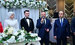 Vali Aksoy, polis çiftin nikahında şahitlik etti