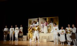 Eskişehir'de kibarlık budalası adlı oyunu sergilendi