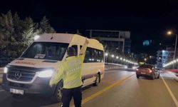 Alkollü kadın sürücü kaza yaptı, trafik felç oldu