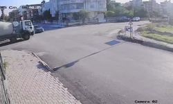 Beton mikseriyle otomobilin çarpıştı!