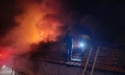 Bursa’da 4 dükkan alevlere teslim oldu!