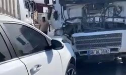 Hafriyat kamyonuyla iki otomobil çapıştı: 2 yaralı