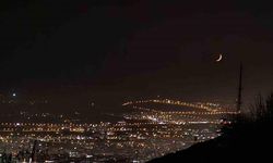 Hilal ay hayran bıraktı
