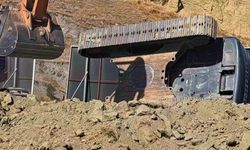 İş makinesi devrildi: 1 yaralı