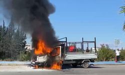 Kamyonet alev alev yandı