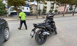 Motosiklet ile otomobil çarpıştı: 1 yaralı