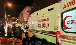 Motosiklet yayaya çarptı! 2 yaralı...