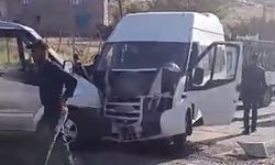 Öğretmenleri taşıyan minibüs ile yolcu aracı çarpıştı: 11 yaralı!