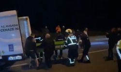 Otomobil, yol temizliği yapan belediye aracına çarptı: 1 ölü