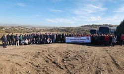 Öğrenciler fidanları toprakla buluşturdu