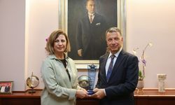 Başkan Ünlüce'ye ödül