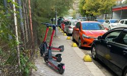 Kaldırımları işgal eden elektrikli scooterlar tepki çekti