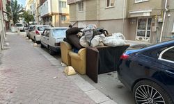 Sokak ortasına bırakılan koltuklar tepki topladı!