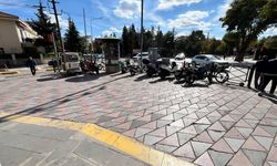 Eskişehir’de kütüphane önü motosikletlerle doldu