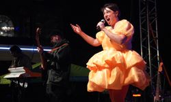 Ünlü sanatçı Eskişehirlilerle buluştu