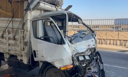 Eskişehir’de kamyonet kamyona çarptı: Sürücü yaralandı!