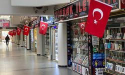 Eskişehir'de dükkanlar Türk Bayraklarıyla donatıldı