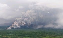 Semeru Yanardağı patladı
