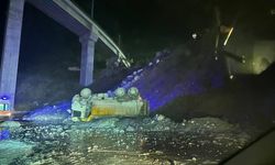 Kamyon 15 metre yükseklikten devrildi!