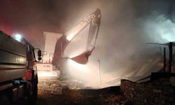 Alev alev yanan ev kullanılamaz hale geldi