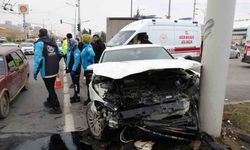 Araçlar çarpıştı: 2 yaralı