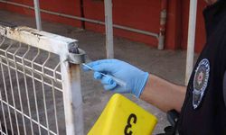 Bıçakla yoldan geçenlere dehşeti yaşattı: 1 yaralı