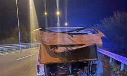 Çekici kamyonet ticari araca çarptı : 2 ölü