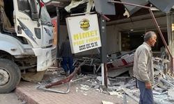 Freni patlayan kamyon fırına daldı