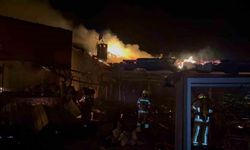 Kafede çıkan yangın işletmeyi küle çevirdi