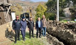 Köydeki su hattını yerinde inceledi