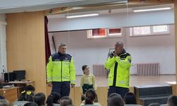 Öğrencilere trafik ve emniyet kemeri eğitimi verildi